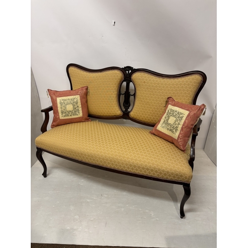 67 - Edwardian mahogany framed drawing room settee. W. 135cm.