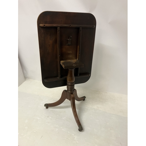 83 - Regency mahogany wine or tea table raised on turned column and tripod base with brass toe castors. W... 