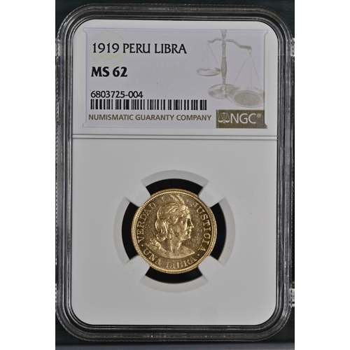 101 - PERU. Gold 1 libra, 1919. Lima. Wreath around coat of arms with legend around, date below; "REP... 