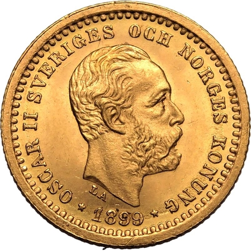 131 - SWEDEN. Oscar II, 1872-1907. Gold 5 kronor, 1899 EB. Stockholm. Bare head facing right, date and sta... 