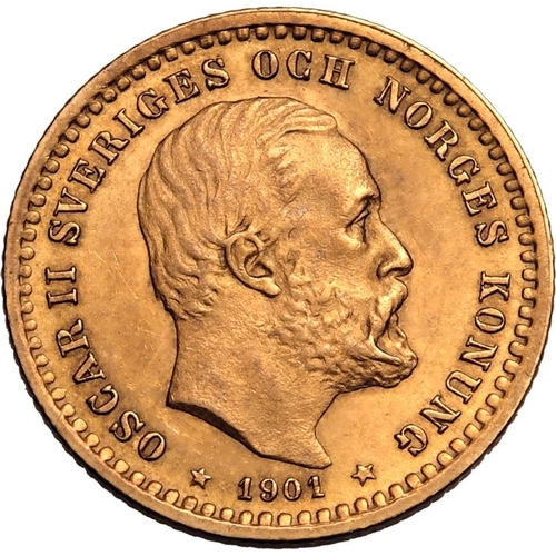 136 - SWEDEN. Oscar II, 1872-1907. Gold 5 kronor, 1901 EB. Stockholm. Bare head facing right, date and sta... 