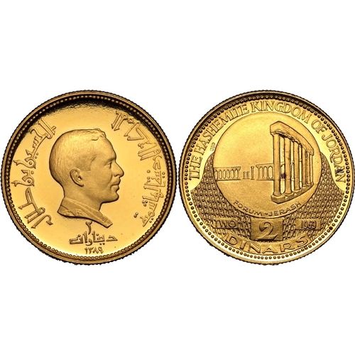 81 - JORDAN. Hussein bin Talal, 1952-1999. Gold 2 dinars, 1389 (1969). Proof. Forum in JerashHead of king... 