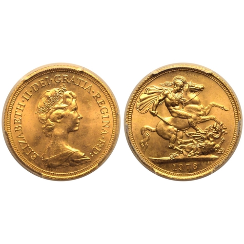 166 - UNITED KINGDOM. Elizabeth II, 1952-2022. Gold Sovereign, 1976. Royal Mint. Second crowned and draped... 