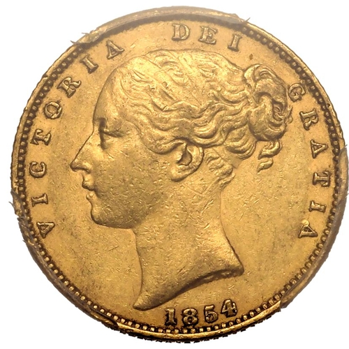 33 - UNITED KINGDOM. Victoria, 1837-1901. Gold Sovereign, 1854. London. WW raised. Second young head of V... 