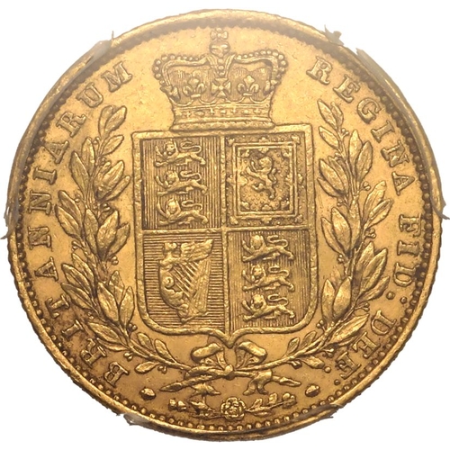 33 - UNITED KINGDOM. Victoria, 1837-1901. Gold Sovereign, 1854. London. WW raised. Second young head of V... 