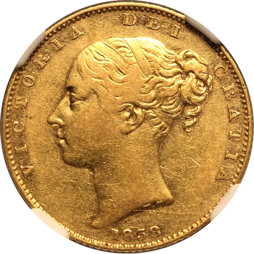 39 - UNITED KINGDOM. Victoria, 1837-1901. Gold Sovereign, 1838. London. First young head of Victoria faci... 