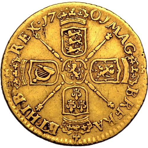 29 - About very fine | ENGLAND. William III, 1694-1702. Gold Half-Guinea, 1701. London. First laureate bu... 