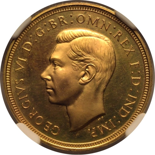 49 - UNITED KINGDOM. Lot of 4 gold coins.Coin 1: George VI, 1936-52, 5 Pounds (5 Sovereigns) 1937. Royal ... 