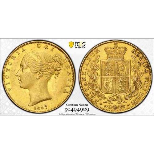 64 - AU55  | UNITED KINGDOM. Victoria, 1837-1901. Gold Sovereign, 1847. London. First young head of Victo... 