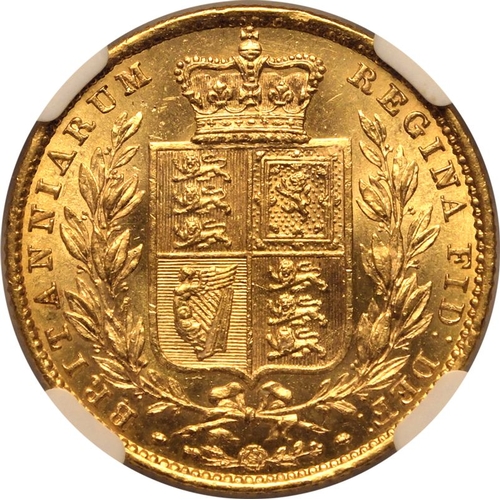 74 - AU 58 | UNITED KINGDOM. Victoria, 1837-1901. Gold Sovereign, 1853/5. London. 3 over 5. Second young ... 