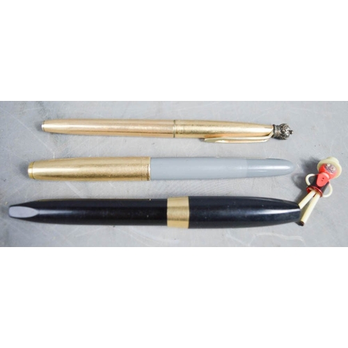 121 - A group of pens; a Sheaffer fountain pen, a Waterman fountain pen with 14k gold nib, and a Parker fo... 