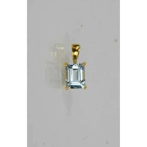 100 - A 9ct yellow gold and aquamarine pendant, set with 1.5ct emerald cut aquamarine.