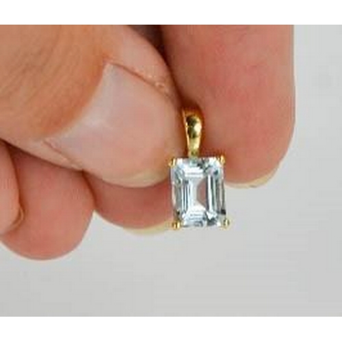 100 - A 9ct yellow gold and aquamarine pendant, set with 1.5ct emerald cut aquamarine.