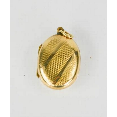 102 - A 9ct gold oval pendant photograph locket, with machine engraved decoration, 3.4g.