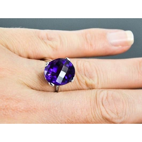 13 - A 9ct white gold and amethyst cocktail ring, size O, 4.1g.