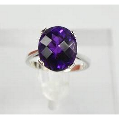 13 - A 9ct white gold and amethyst cocktail ring, size O, 4.1g.