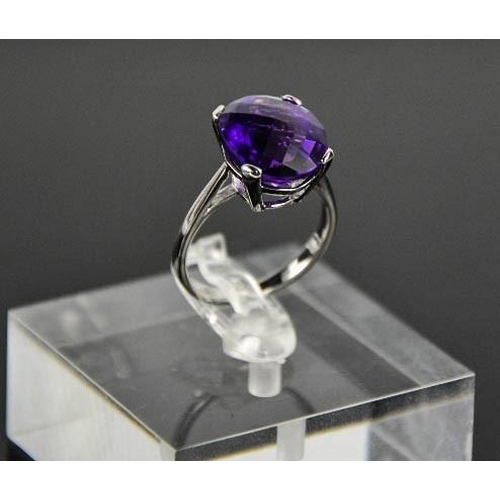 13 - A 9ct white gold and amethyst cocktail ring, size O, 4.1g.