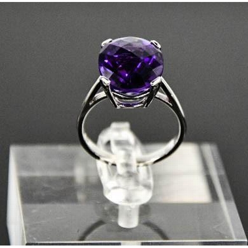13 - A 9ct white gold and amethyst cocktail ring, size O, 4.1g.