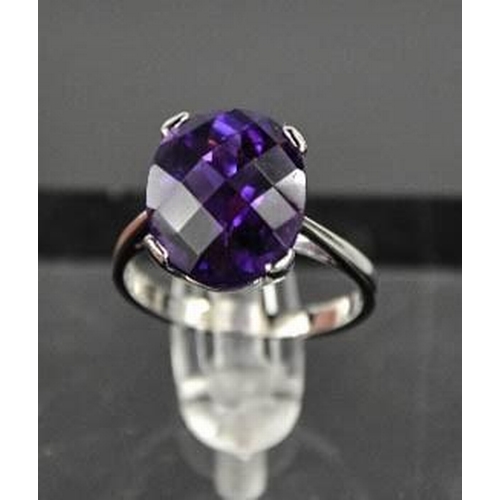 13 - A 9ct white gold and amethyst cocktail ring, size O, 4.1g.