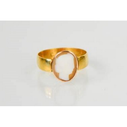 94 - A 22ct gold cameo ring, size M/N, 2.9g.