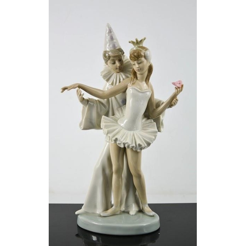 115 - A Lladro porcelain figure group titled Carnival Couple; clown and ballerina dancing, number 4882, 25... 