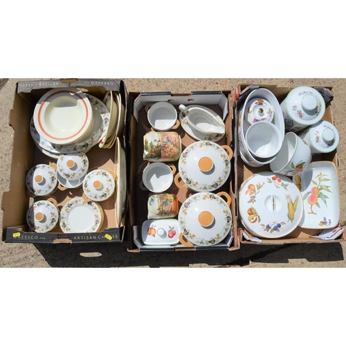 117 - A quantity of Spode / Royal Worcester, Evesham Vale, and Royal Doulton.