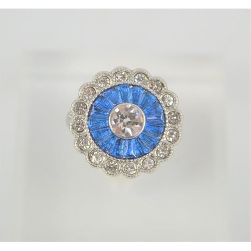 161 - A large blue daisy Art Deco dress ring, size J 1/2, 5.95g