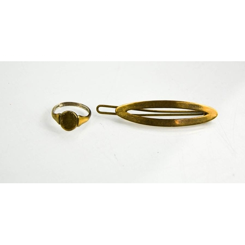 176 - A 9ct gold clip, 2.5g together with a silver ring.