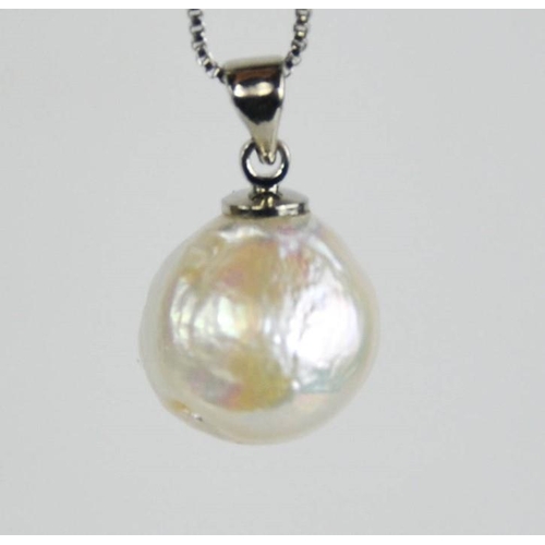 187 - A baroque pearl pendant silver white metal chain.