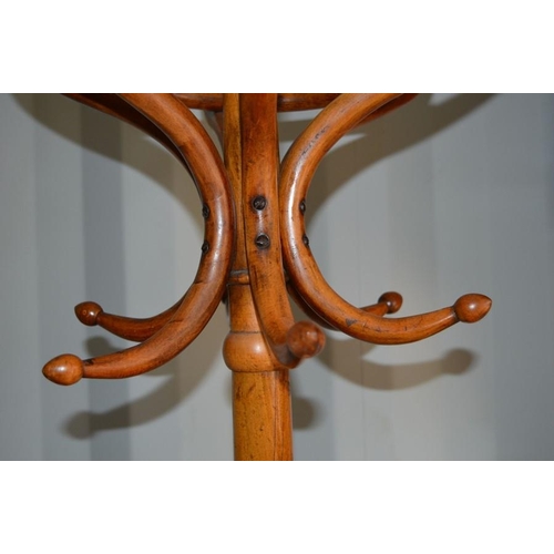 552 - A Victorian bentwood hat and coat stand