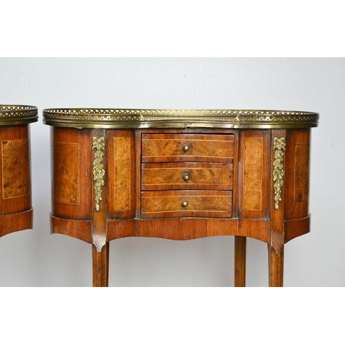 564 - A fine pair of Louis XV style late 19th century burr elm and mahogany strung side tables, with gilt ... 