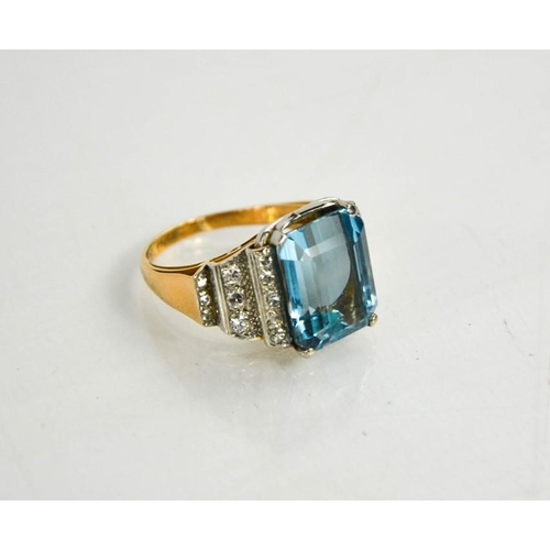 43 - A gold, platinum, aquamarine and diamond ring, the rectangular cut aquamarine approximately 9cts, fl... 