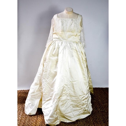 486 - A silk and lace vintage wedding dress, with long sleeves.