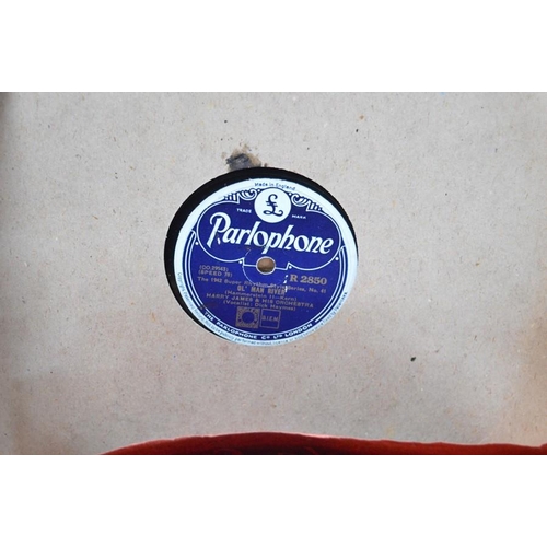 527 - A group of 78rpm records to include Frankie laine, Dinah Shore, Jackie Gleason, Andy Williams, Tony ... 