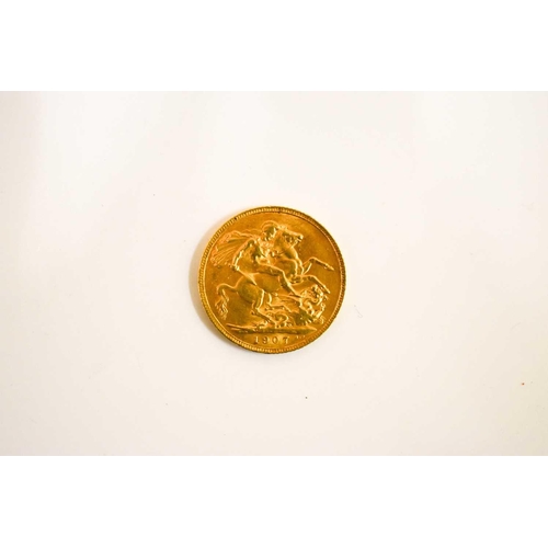 14 - An Edward VII full gold sovereign dated 1907.