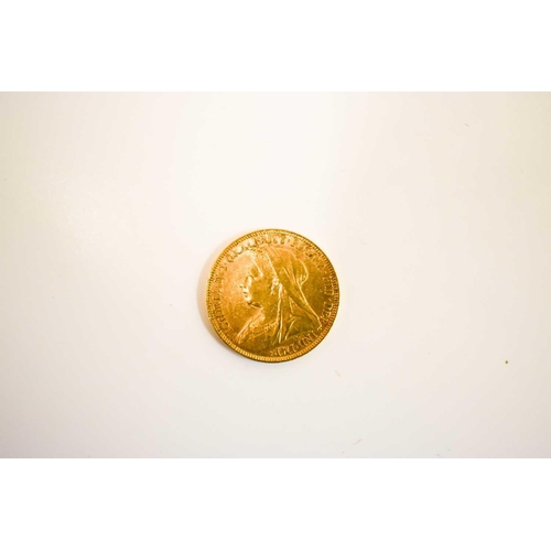 18 - A Victorian full gold sovereign dated 1895.