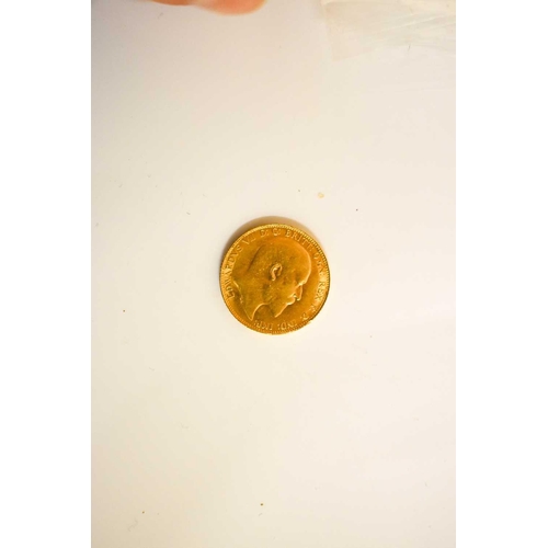 31 - An Edward VII full gold sovereign dated 1908.