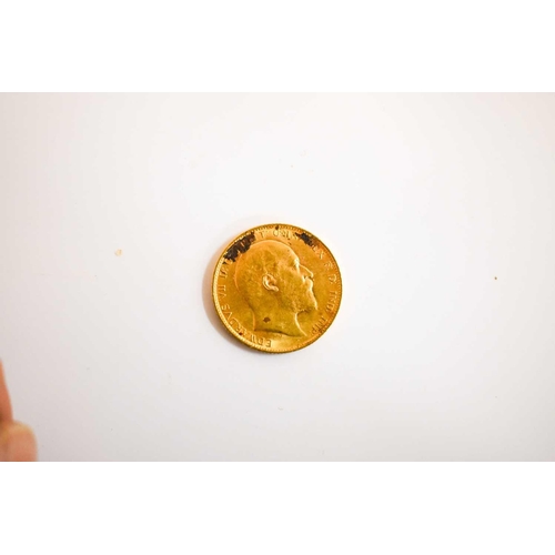 34 - An Edward VII full gold sovereign dated 1903.
