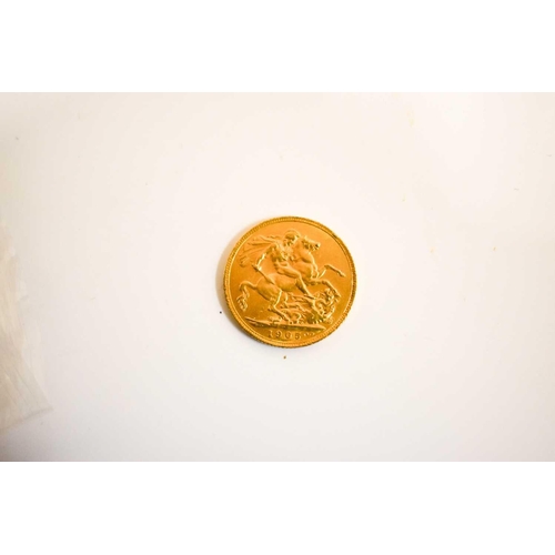 39 - An Edward VII full gold sovereign dated 1905.