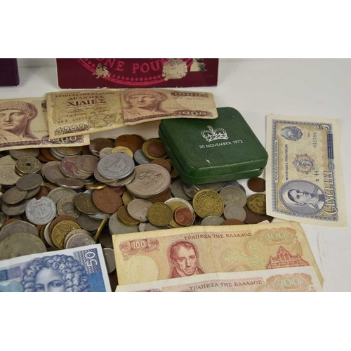 388 - A group of GB and worldwide coinage and banknotes to include coinage of Great Britain 1970, United K... 