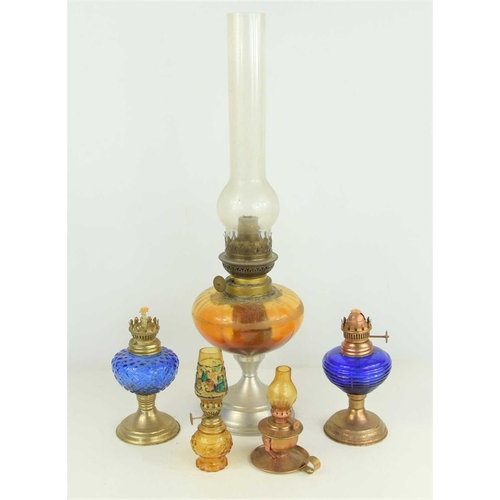 289 - Four miniature paraffin lamps together with a Victorian brass lamp.