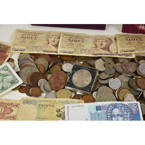 388 - A group of GB and worldwide coinage and banknotes to include coinage of Great Britain 1970, United K... 