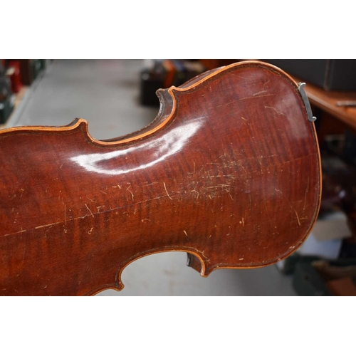 401 - An antique German violin, two piece back with Gio-Batta Ruggeri Fecit in mantua 17.. label inside, S... 