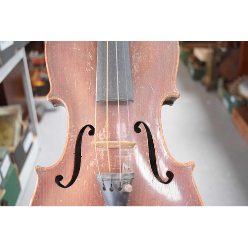 401 - An antique German violin, two piece back with Gio-Batta Ruggeri Fecit in mantua 17.. label inside, S... 