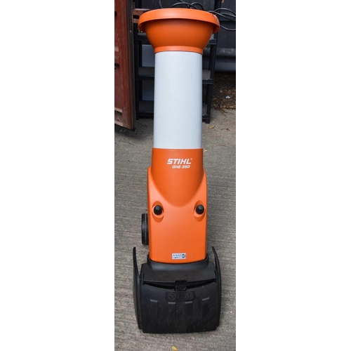 451 - A Stihl GHE 250 garden shredder.