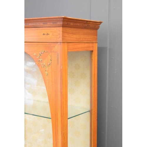 612 - An Edwardian Sheraton Revival satinwood display cabinet, inlaid decoration and painted with ribbons ... 