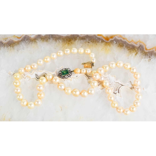 12 - A Georgian pearl necklace, with a gold (tested as 14ct) clasp set with a central emerald bordered by... 