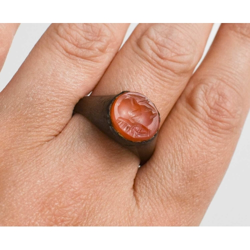 36 - A Roman intaglio agate set ring, the agate carved to depict an animal, size S, together with a small... 