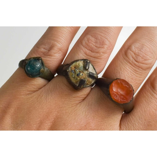 36 - A Roman intaglio agate set ring, the agate carved to depict an animal, size S, together with a small... 