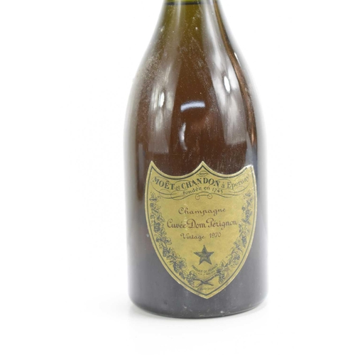 101 - A bottle of Moet et Chandon, Dom Perignon vintage champagne, 1970, capsule present with some wear, l... 